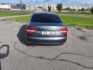 Skoda Superb (8 фото из 13)