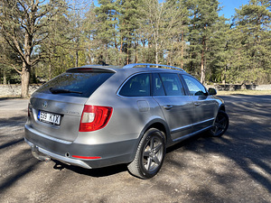 Skoda Superb Scout 4x4 Manual (4 фото из 8)