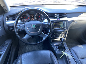 Skoda Superb Scout 4x4 Manual (5 фото из 8)