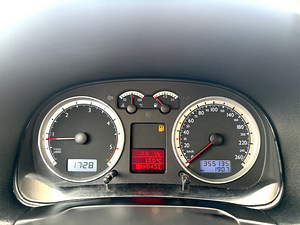Volkswagen Golf (10 фото из 15)