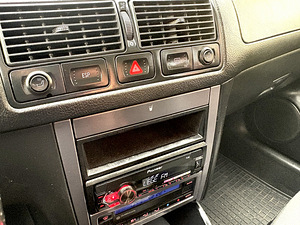 Volkswagen Golf (12 фото из 15)