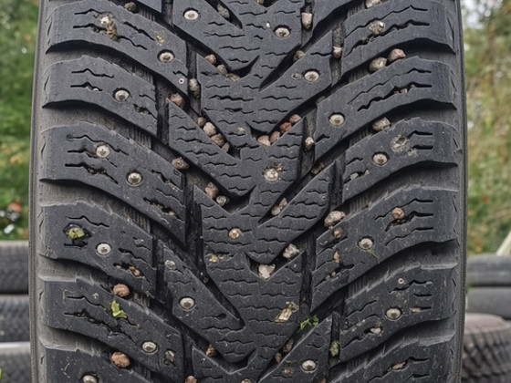 Шипованные шины / 215 65 17 / Nokian Hakkapeliitta 8 SUV