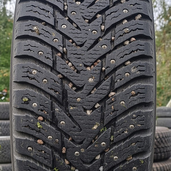 Naastrehvid / 215 65 17 / Nokian Hakkapeliitta 8 SUV