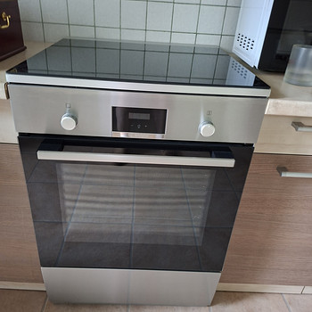 Продам индукционную плиту Bosch