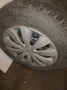 Goodyear Ultragrip 195/65 R15 plekkvelgedel VW (3 foto / 4)