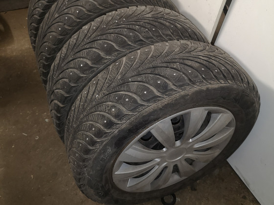 Goodyear Ultragrip 195/65 R15 на стальных дисках VW
