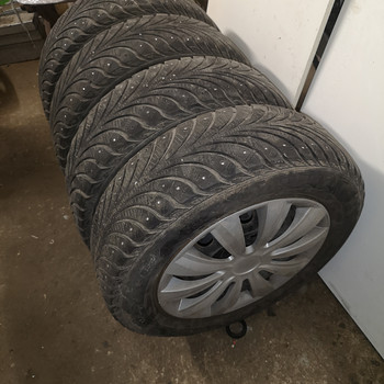 Goodyear Ultragrip 195/65 R15 на стальных дисках VW