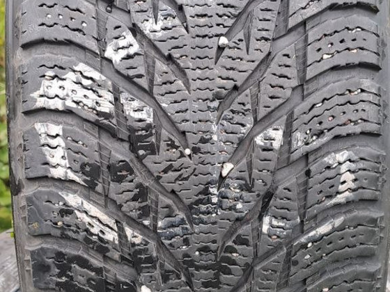 M+S / 235 60 18 / Nokian Hakkapeliitta R3 SUV