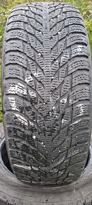 M+S / 235 60 18 / Nokian Hakkapeliitta R3 SUV (1 foto / 2)