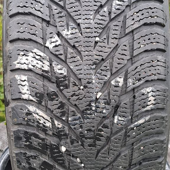 M+S / 235 60 18 / Nokian Hakkapeliitta R3 SUV