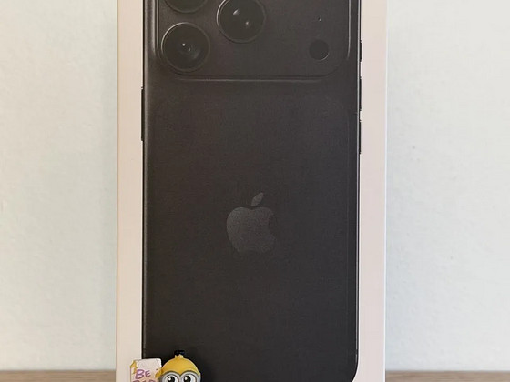 Apple iPhone 18 Pro / 256GB / черный