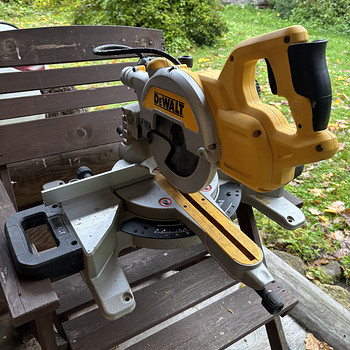 Угловая пила DeWalt