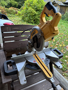 Угловая пила DeWalt (2 фото из 2)