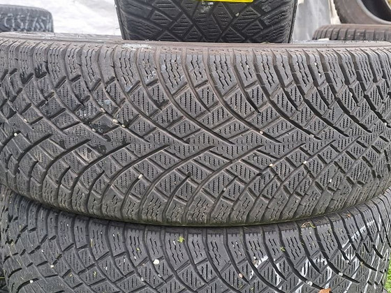 M+S / 205 60 16 / Nokian Hakkapeliitta R5