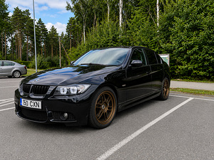 BMW e90 330xi (2 foto / 6)