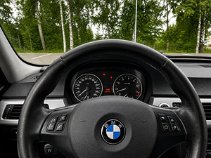 BMW e90 330xi (6 foto / 6)