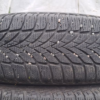 M+S / 185 60 15 / Goodyear ultragrip Ice 2
