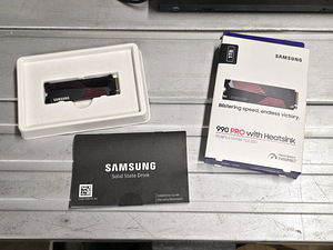 Samsung 990 PRO 1TB NVMe M.2 SSD с радиатором охлаждения (3 фото из 9)