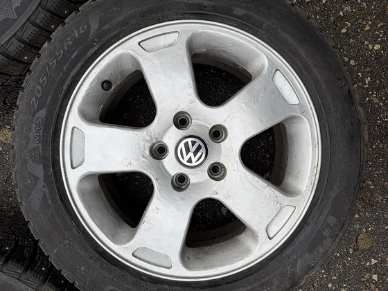 16" диски Volkswagen 5x112 + шины 205/55/16 (8 мм)