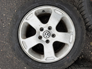 16" диски Volkswagen 5x112 + шины 205/55/16 (8 мм) (3 фото из 7)