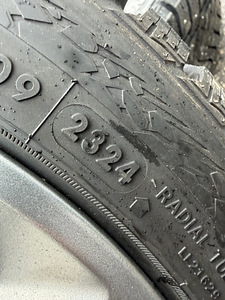 17" Mercedes-Benz originaalveljed 5x112 + naastrehvid 225/45 (10 foto / 10)