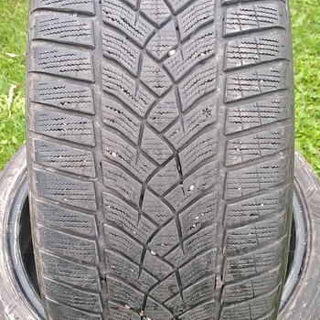 M+S / 245 40 20 / Goodyear