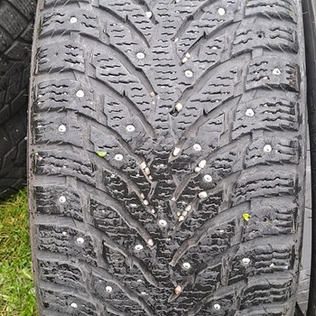 Naastrehvid / 235 45 18 / Nokian Hakkapeliitta 9