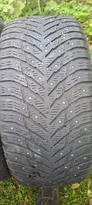 Naastrehvid / 255 45 19 / Nokian Hakkapeliitta 10 (1 foto / 2)