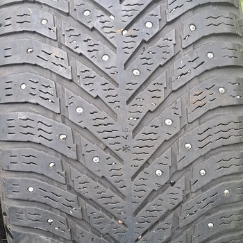 Naastrehvid / 255 45 19 / Nokian Hakkapeliitta 10