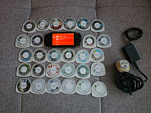 Suur Sony PSP komplekt – konsool + 24 mängu + 4 filmi (1 foto / 6)