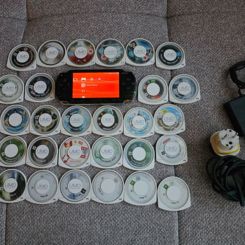 Suur Sony PSP komplekt – konsool + 24 mängu + 4 filmi