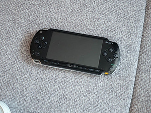 Suur Sony PSP komplekt – konsool + 24 mängu + 4 filmi (4 foto / 6)