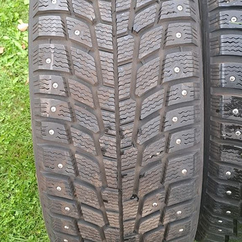 Naastrehvid / 215 65 16 / Michelin X-Ice North