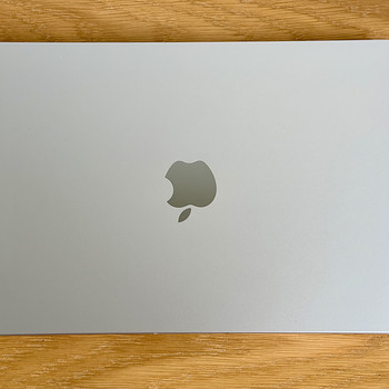 Apple Macbook Air 13 M4 16/256GB небесно-голубой, как новый.
