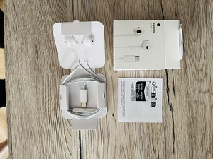 Juhtmega EarPods USB-C kõrvaklapid — uued (6 foto / 6)