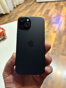 iPhone 15 (1 foto / 6)
