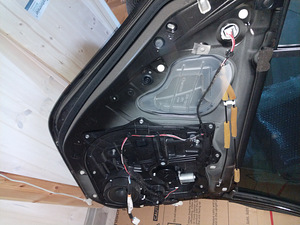 Mazda 6 vasak tagumine uks must (2 foto / 4)