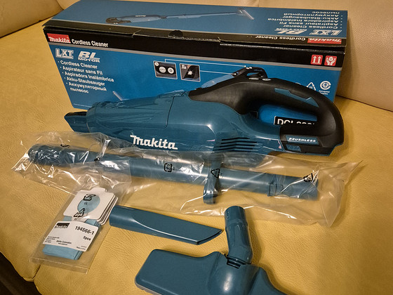 Аккумуляторный пылесос Makita DCL282FZ