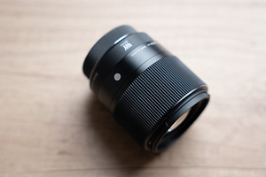 Sigma 30mm f/1.4 DC DN Contemporary lens for Micro Four Thir (1 foto / 2)