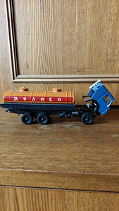 Коллекция моделей автомобилей СССР 1:43 — Made in USSR (3 фото из 10)