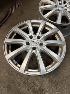 Диски Platin P69 R18 x 8, 5x114.3 (5 фото из 7)