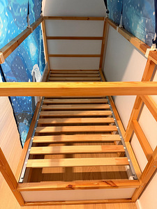 Детская кровать IKEA KURA 90×200 с космическим куполом (2 фото из 5)