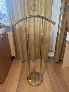 Chrome metal valet stand clothes hanger (1 foto / 2)