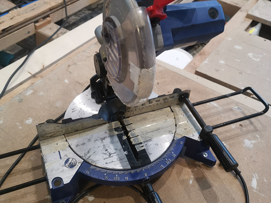 Торцовочная пила Metabo KS 210 Lasercut