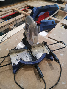 Торцовочная пила Metabo KS 210 Lasercut (1 фото из 7)