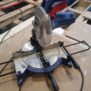 Торцовочная пила Metabo KS 210 Lasercut