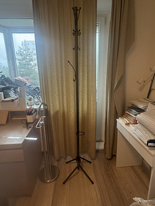 Black metal standing coat rack (1 foto / 2)