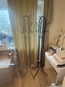 Metal standing coat rack – black or silver (1 foto / 1)