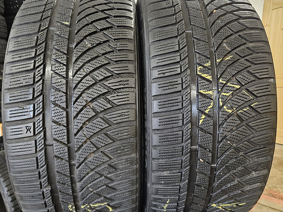245 35 R 19 Kumho WinterCraft WP72