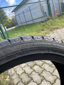 R 19 40 225 (1 foto / 4)